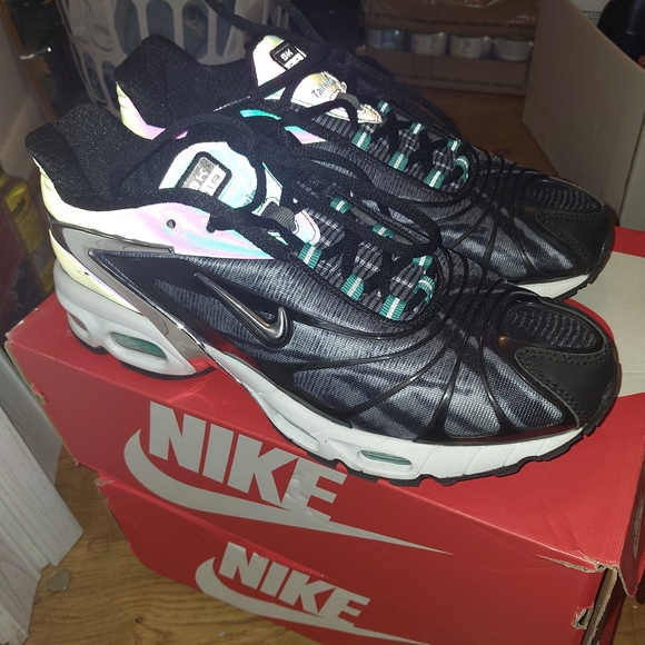 Louis Vuitton Brown and Gray Athletic Shoes - Picture 12 of 16